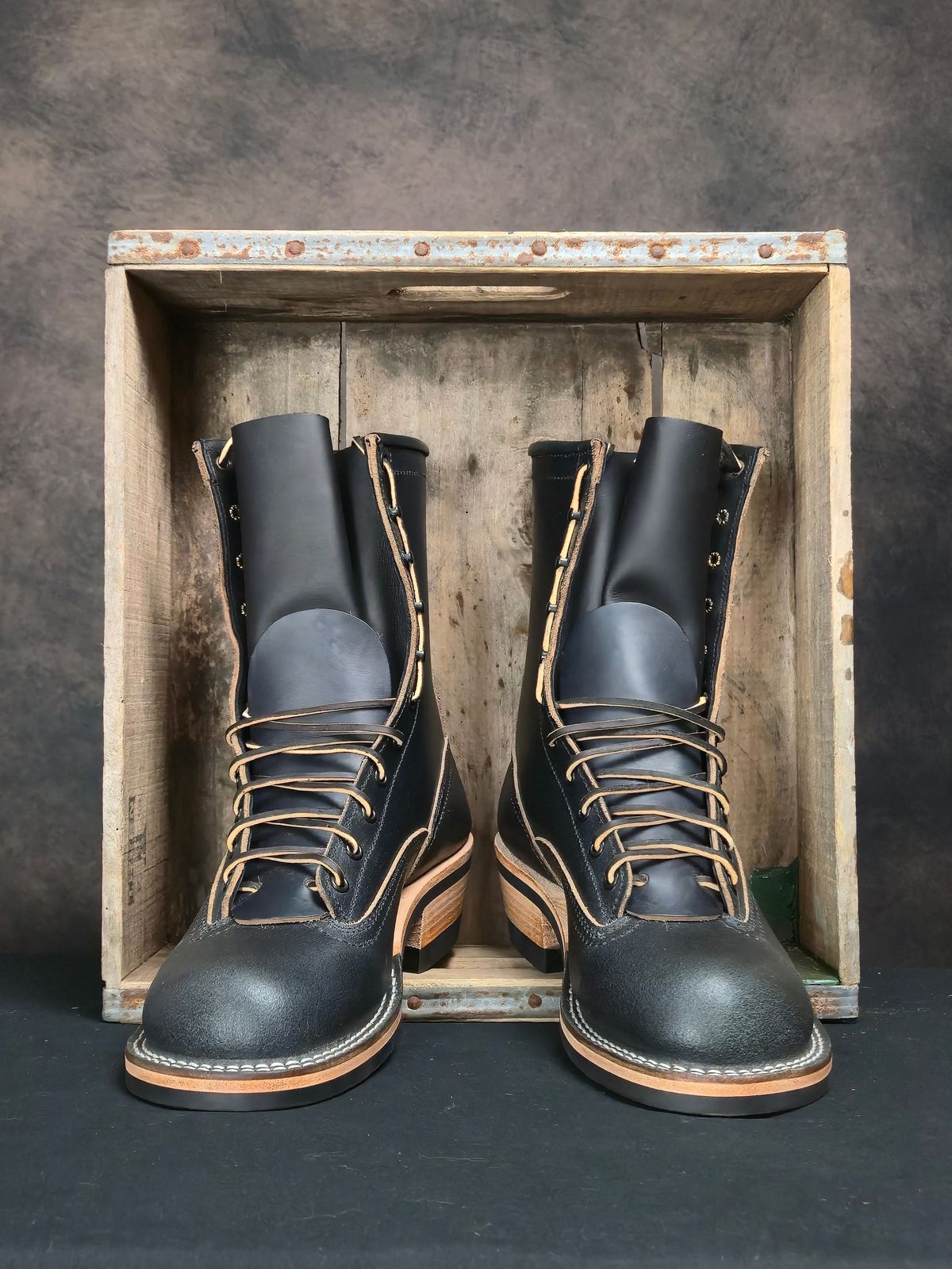 Photo by ShnyHntr91 on September 23, 2025 of the Nicks Lace To Toe in Horween Pacific Waxed Flesh.