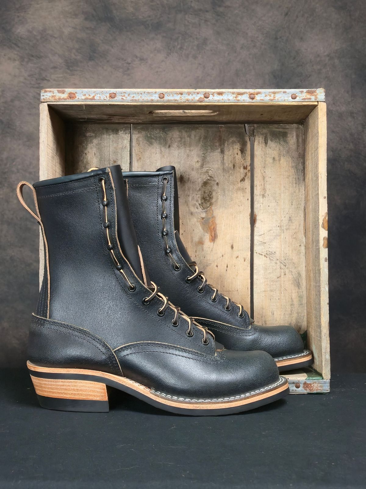 Photo by ShnyHntr91 on September 23, 2025 of the Nicks Lace To Toe in Horween Pacific Waxed Flesh.