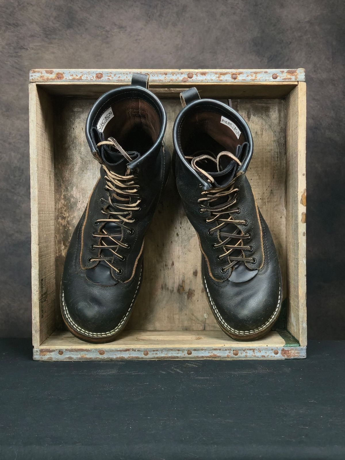 Photo by ShnyHntr91 on October 28, 2025 of the Nicks Lace To Toe in Horween Pacific Waxed Flesh.