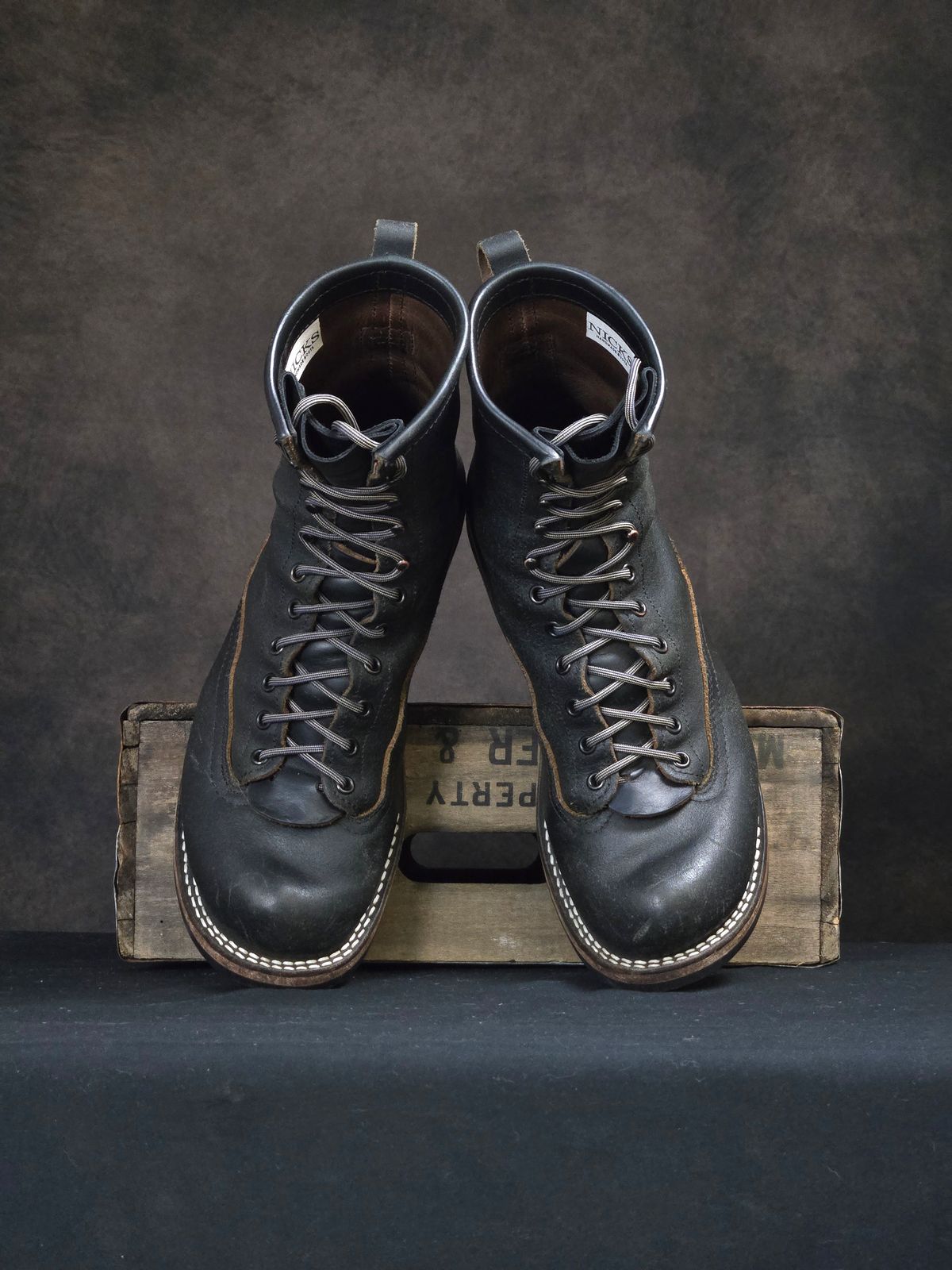 Photo by ShnyHntr91 on December 23, 2025 of the Nicks Lace To Toe in Horween Pacific Waxed Flesh.