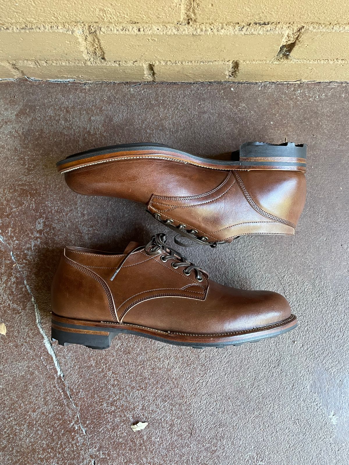Photo by StCrispinGlover on October 1, 2022 of the Viberg 145 Oxford in Horween Natural Essex Workshoe Butt.