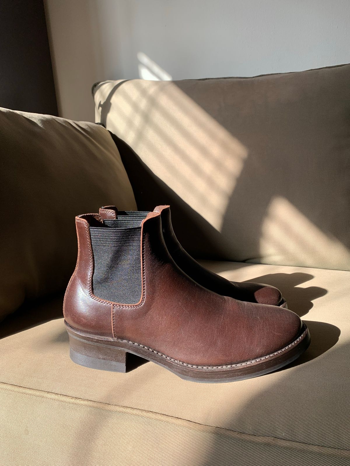 Photo by jb_jams on November 5, 2022 of the Addict Boots AB-03 Chelsea Boots in Unknown Leather.