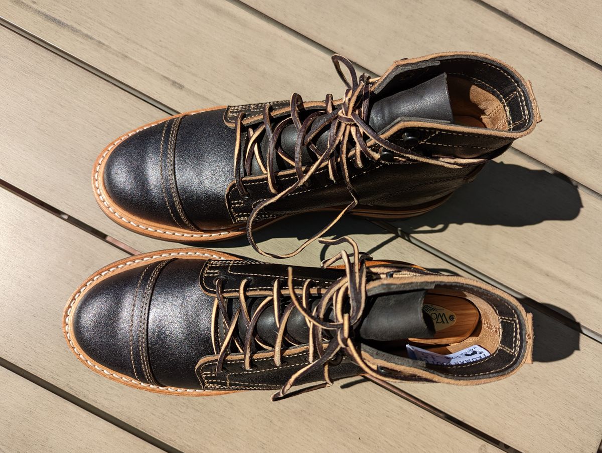 Photo by joeljackson on October 1, 2022 of the Truman Unlisted Model in Horween Black Waxed Flesh.