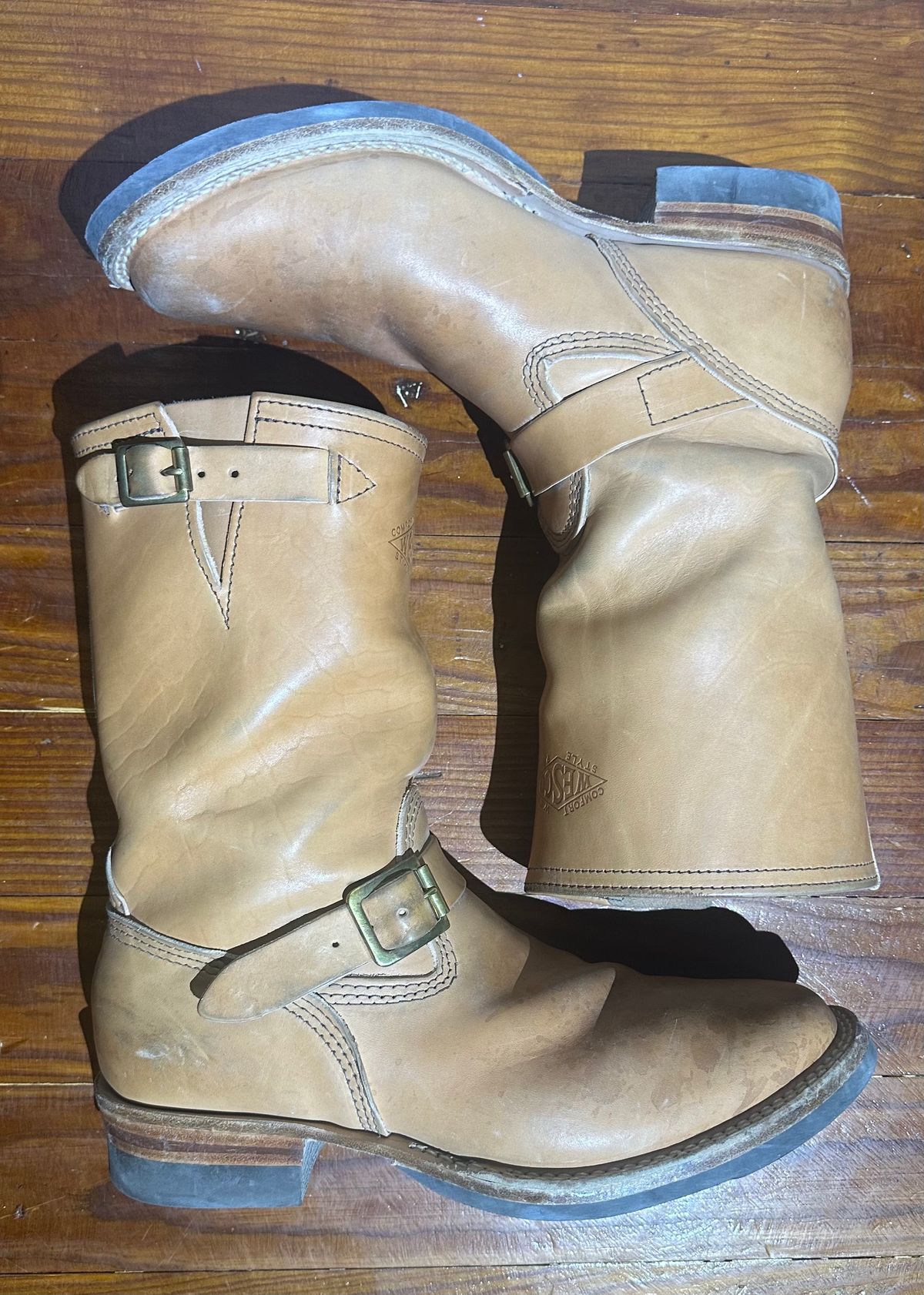 Photo by bootsfeet on November 6, 2024 of the Wesco Mister Lou in Maryam Natural Horsebutt.