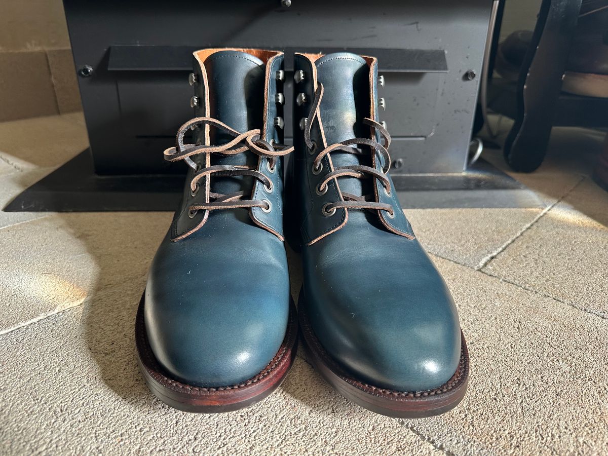 Photo by bootsfeet on October 7, 2023 of the Grant Stone Diesel Boot in Horween Navy Chromexcel.