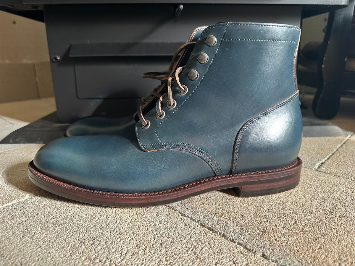 Photo by bootsfeet on October 7, 2023 of the Grant Stone Diesel Boot in Horween Navy Chromexcel.