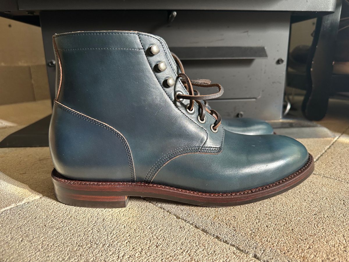 Photo by bootsfeet on October 7, 2023 of the Grant Stone Diesel Boot in Horween Navy Chromexcel.