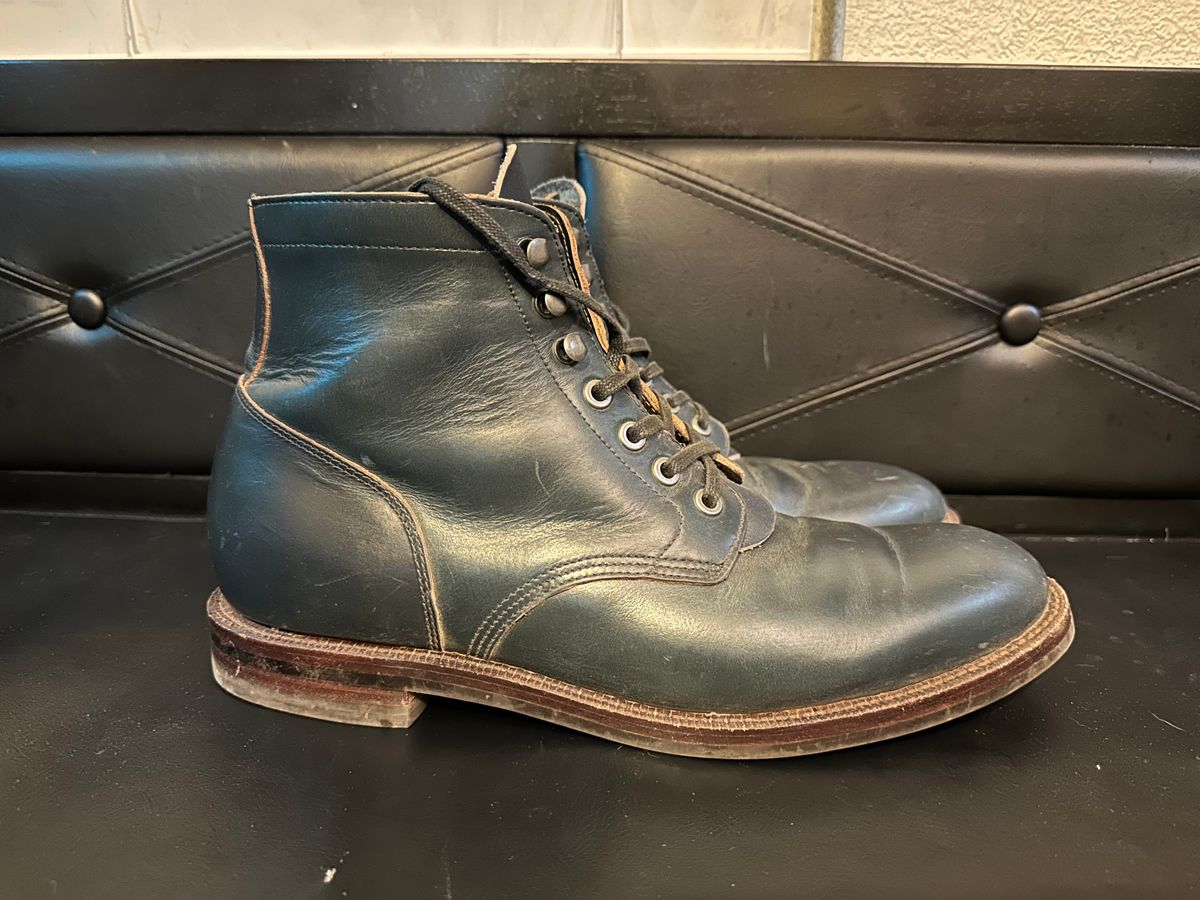 Photo by bootsfeet on November 6, 2023 of the Grant Stone Diesel Boot in Horween Navy Chromexcel.