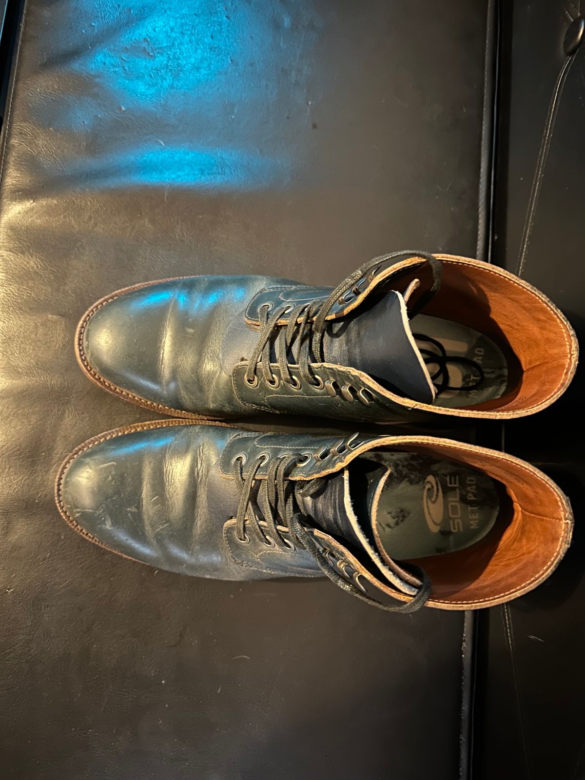 Photo by bootsfeet on November 6, 2023 of the Grant Stone Diesel Boot in Horween Navy Chromexcel.
