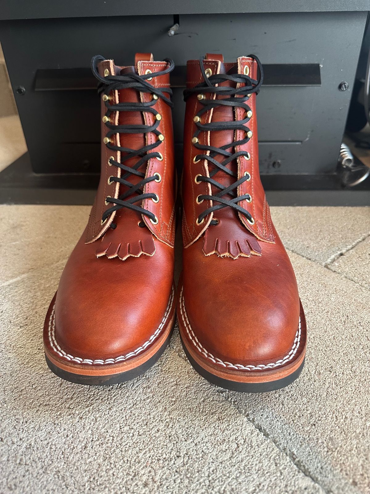 Photo by bootsfeet on October 3, 2023 of the Nicks Falcon in Wickett & Craig Tan Oiled Latigo.