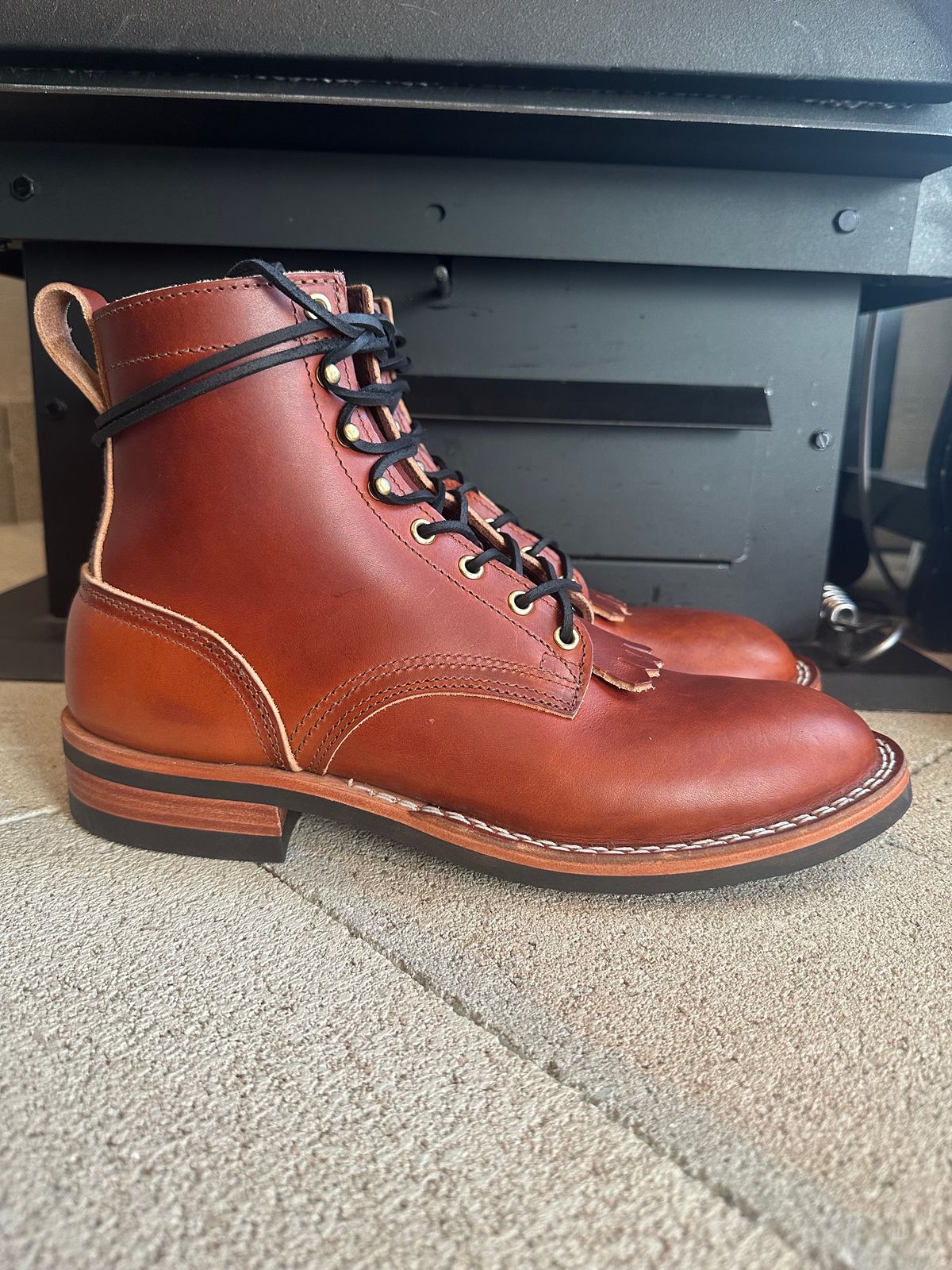 Photo by bootsfeet on October 3, 2023 of the Nicks Falcon in Wickett & Craig Tan Oiled Latigo.
