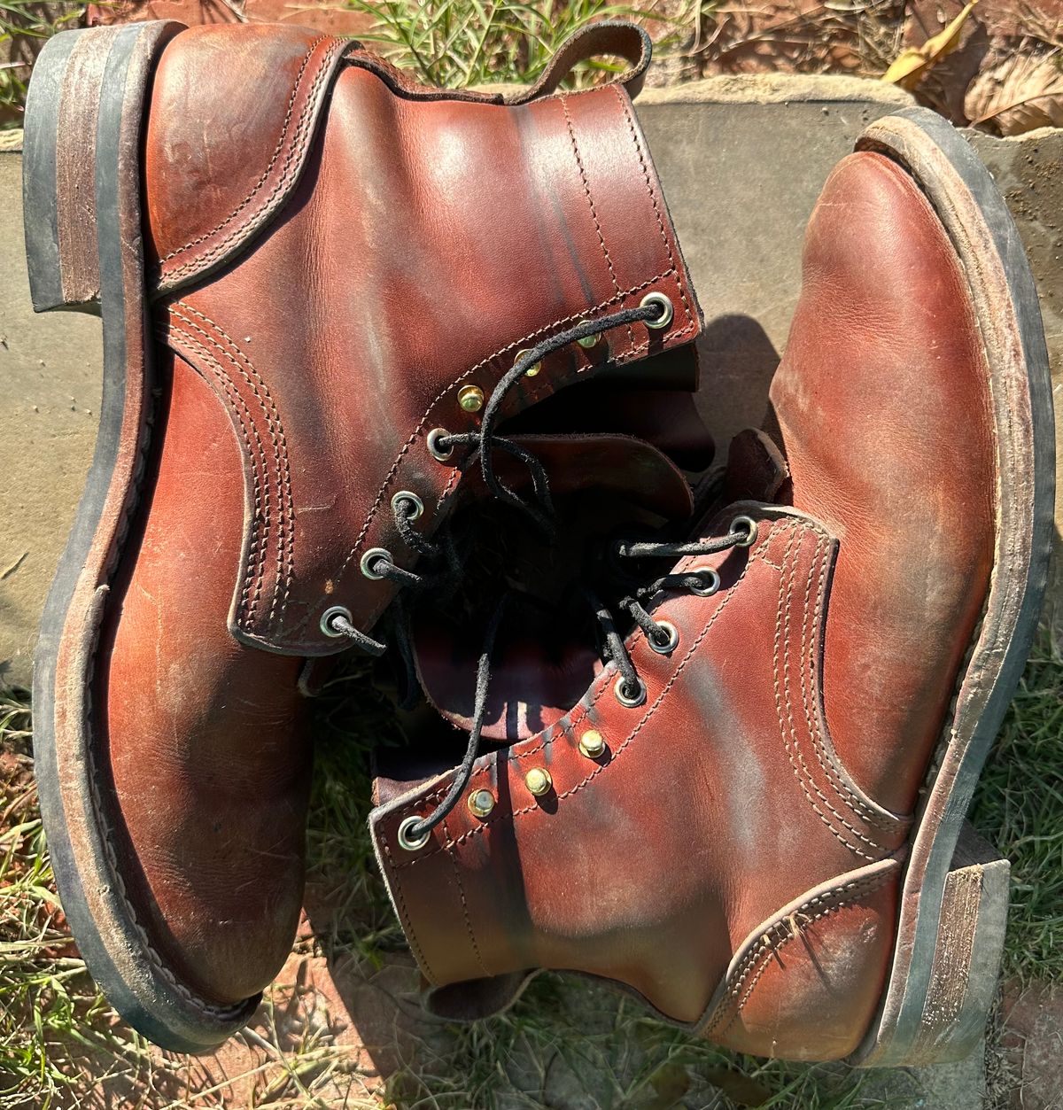 Photo by bootsfeet on December 5, 2023 of the Nicks Falcon in Wickett & Craig Tan Oiled Latigo.