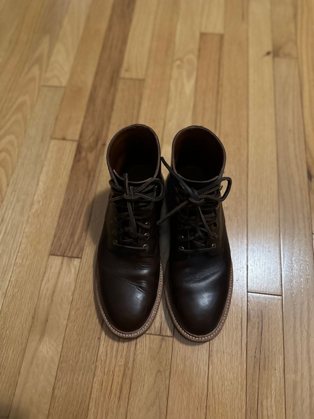 Photo by cbmoore10 on November 6, 2023 of the Grant Stone Diesel Boot in Horween Crimson Chromexcel.
