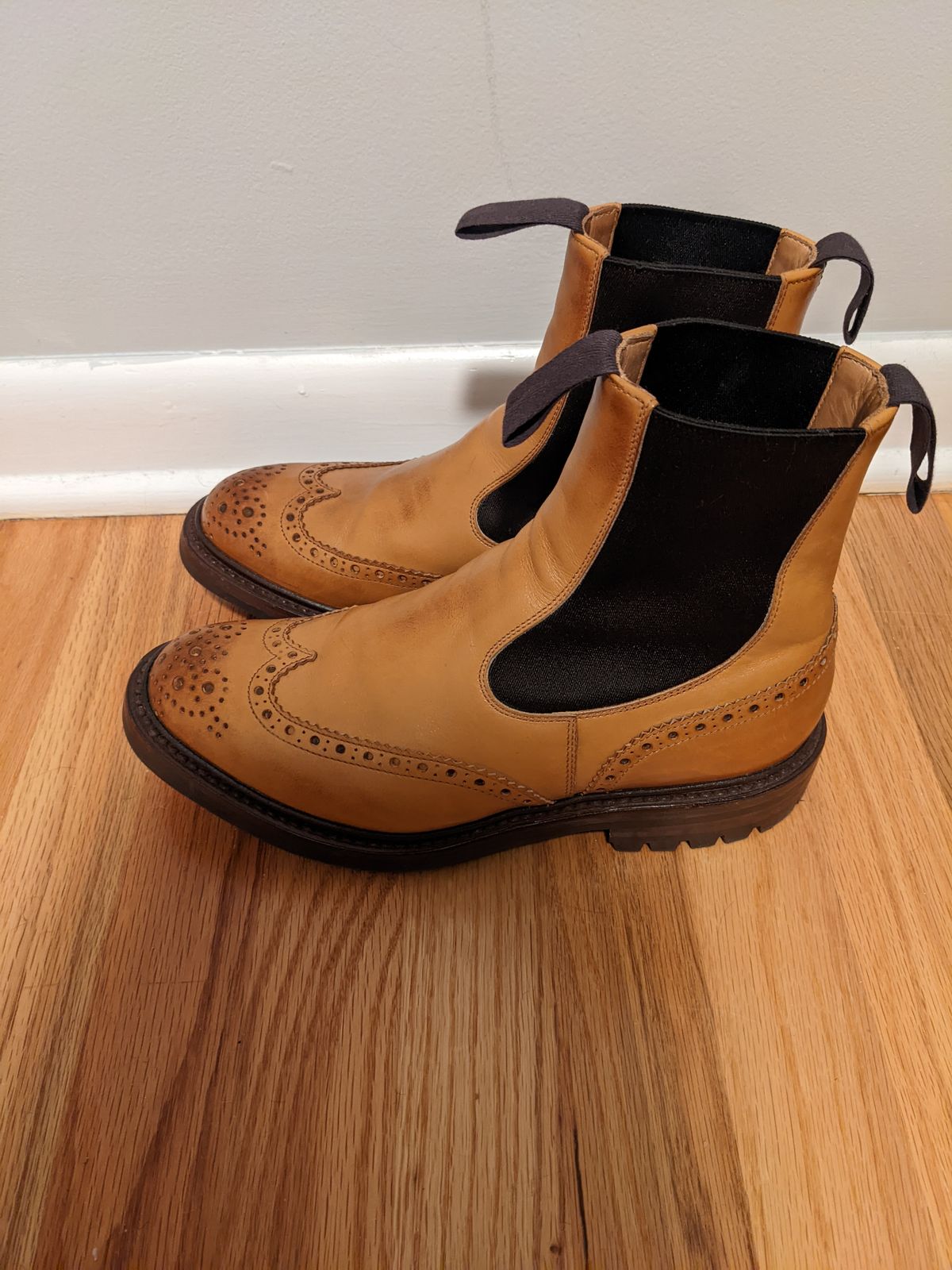 Photo by bensta96 on December 6, 2022 of the Tricker's Henry Country Dealer Boot in 1001 Burnished Calf.