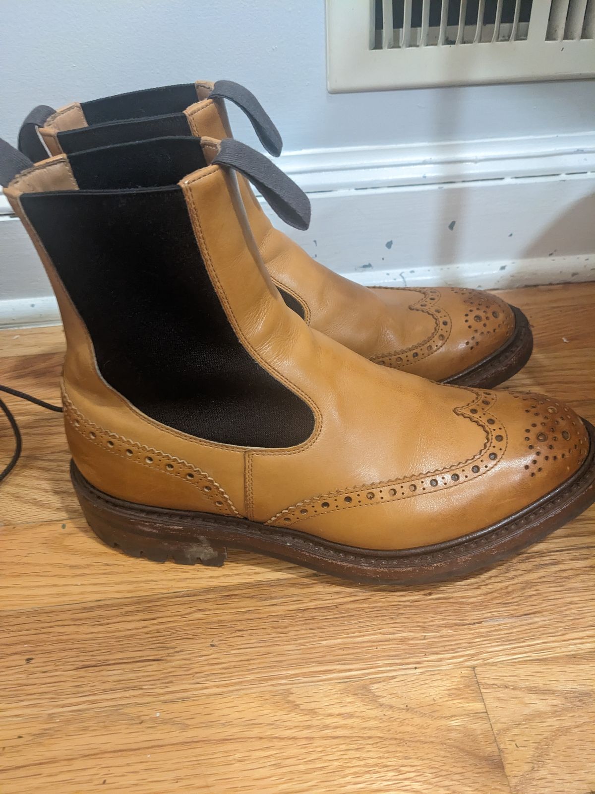 Photo by bensta96 on January 6, 2023 of the Tricker's Henry Country Dealer Boot in 1001 Burnished Calf.