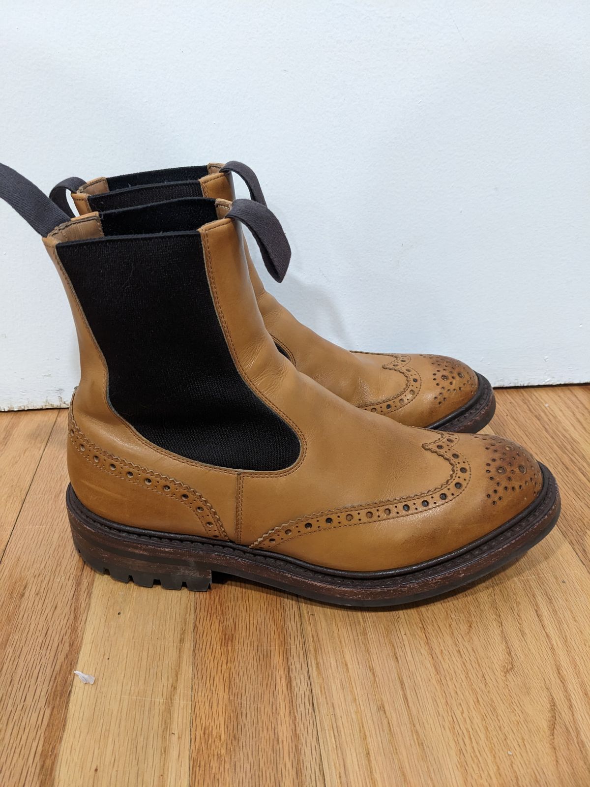 Photo by bensta96 on February 6, 2023 of the Tricker's Henry Country Dealer Boot in 1001 Burnished Calf.