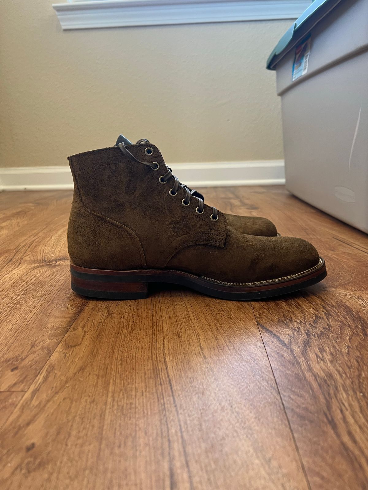 Photo by scoffz on October 1, 2022 of the Viberg Service Boot in Horween Mushroom Chamois Roughout.