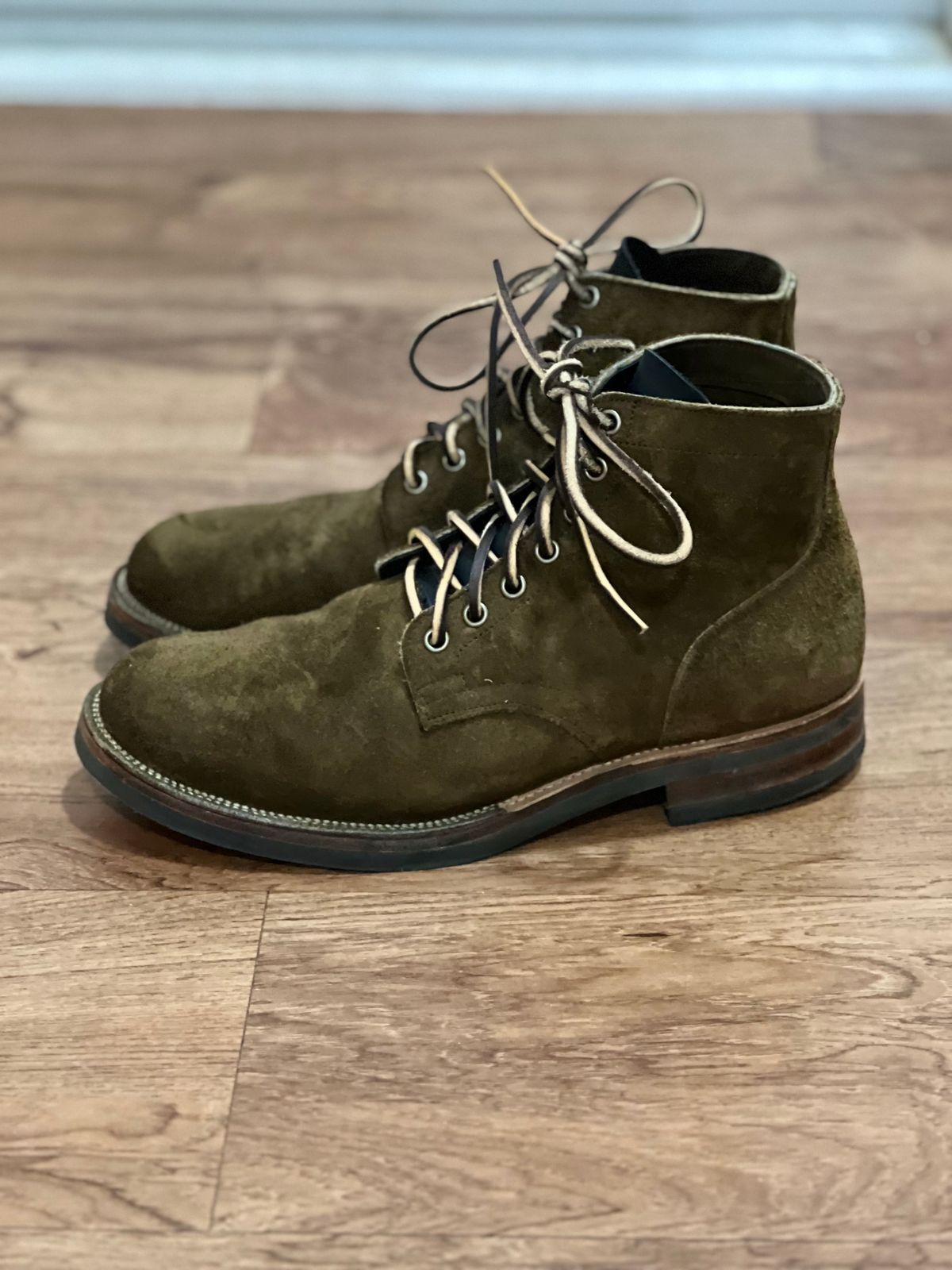 Photo by scoffz on December 6, 2022 of the Viberg Service Boot in Horween Mushroom Chamois Roughout.