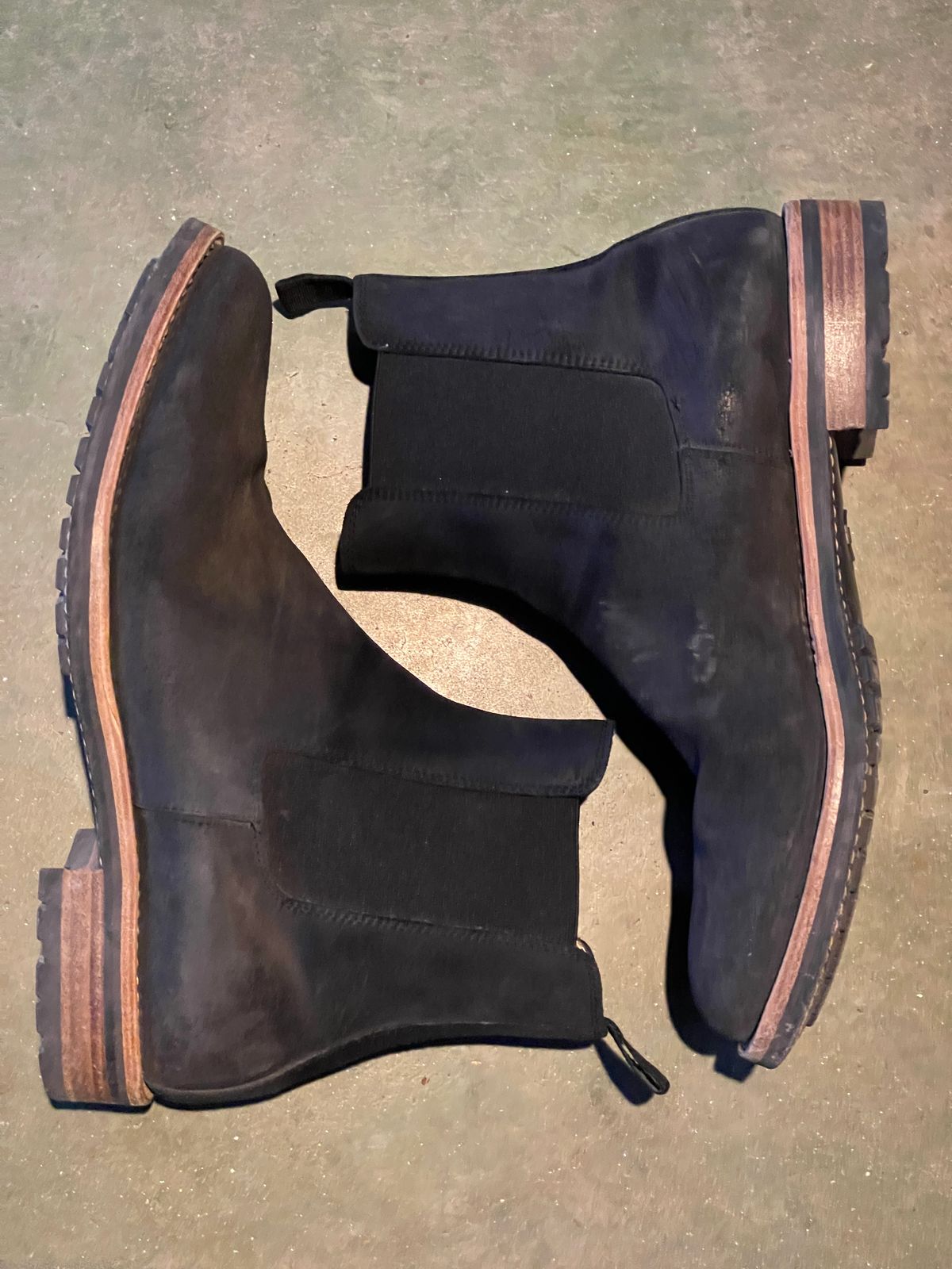 Photo by thelibertytree on November 4, 2022 of the Mark Albert Chelsea Boot in C.F. Stead Black Waxy Commander Suede.