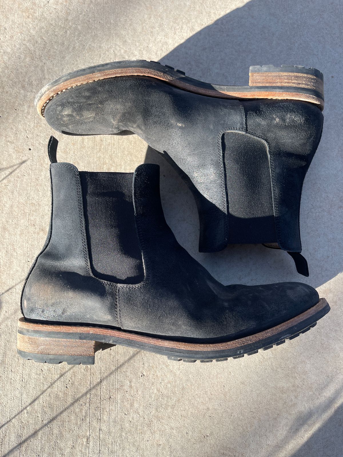 Photo by thelibertytree on March 5, 2023 of the Mark Albert Chelsea Boot in C.F. Stead Black Waxy Commander Suede.