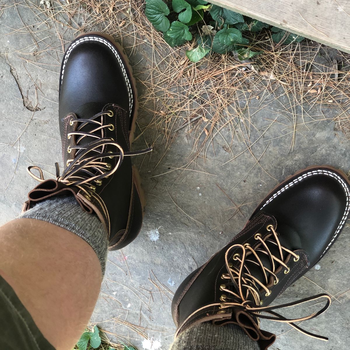 Photo by RyanAK on June 5, 2021 of the Nicks Urban Logger in Horween Dark Brown Waxed Flesh.