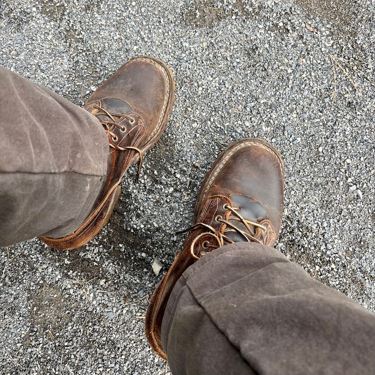 Photo by RyanAK on October 18, 2023 of the Nicks Urban Logger in Horween Dark Brown Waxed Flesh.
