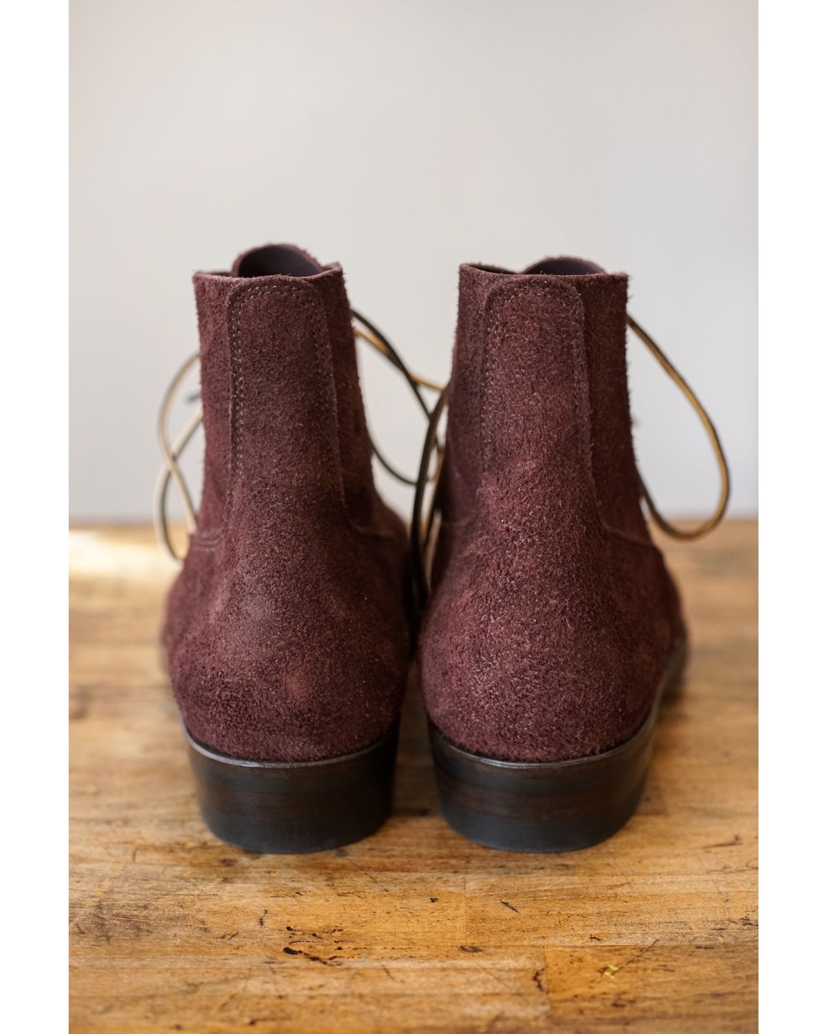 Photo by boootlicker on October 1, 2023 of the NF Bootmaker Fritz Boot in J&FJ Baker Australian Nut Panel Hide Roughout.