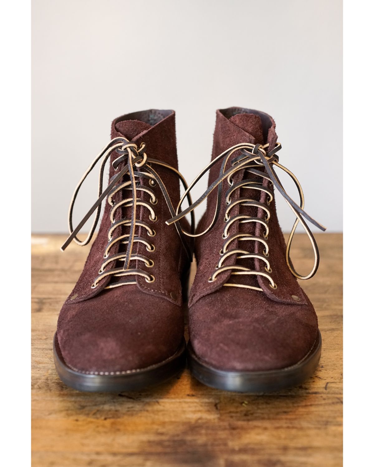 Photo by boootlicker on October 1, 2023 of the NF Bootmaker Fritz Boot in J&FJ Baker Australian Nut Panel Hide Roughout.