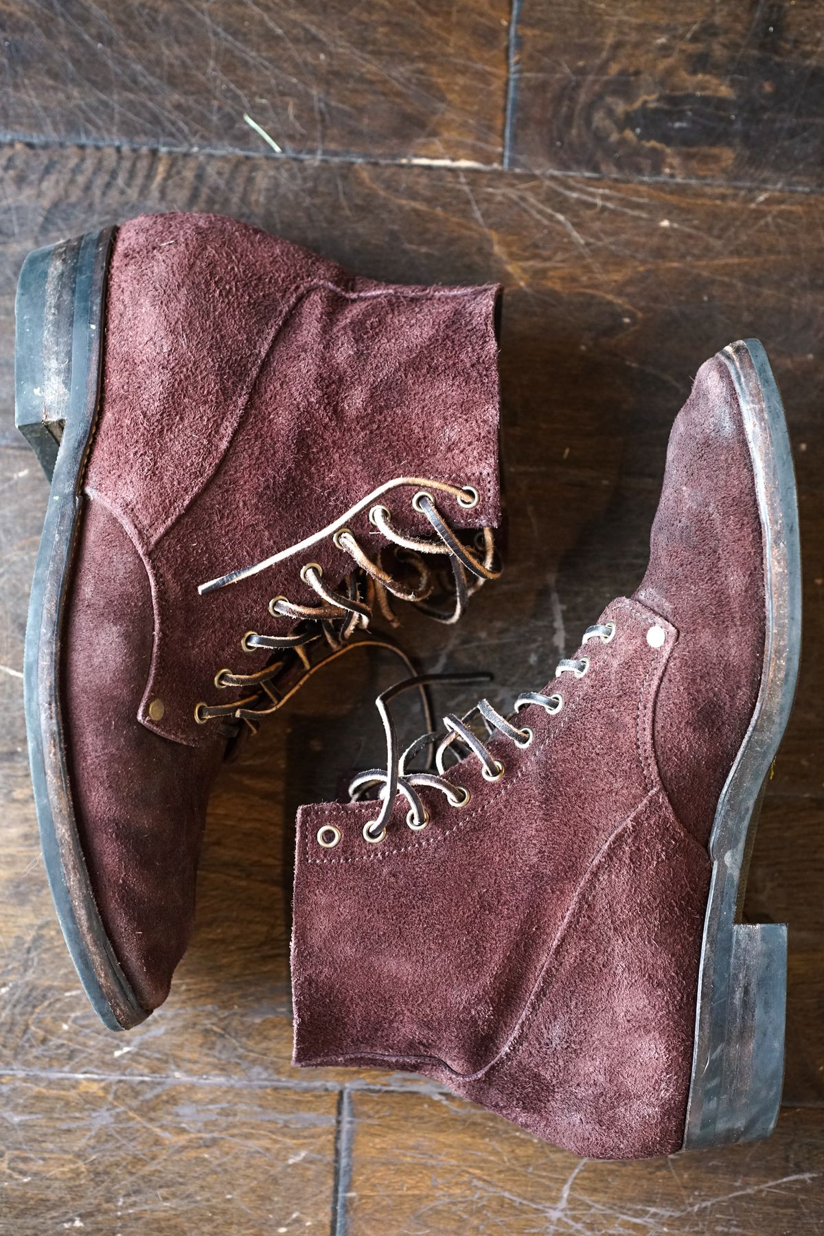 Photo by boootlicker on November 4, 2023 of the NF Bootmaker Fritz Boot in J&FJ Baker Australian Nut Panel Hide Roughout.