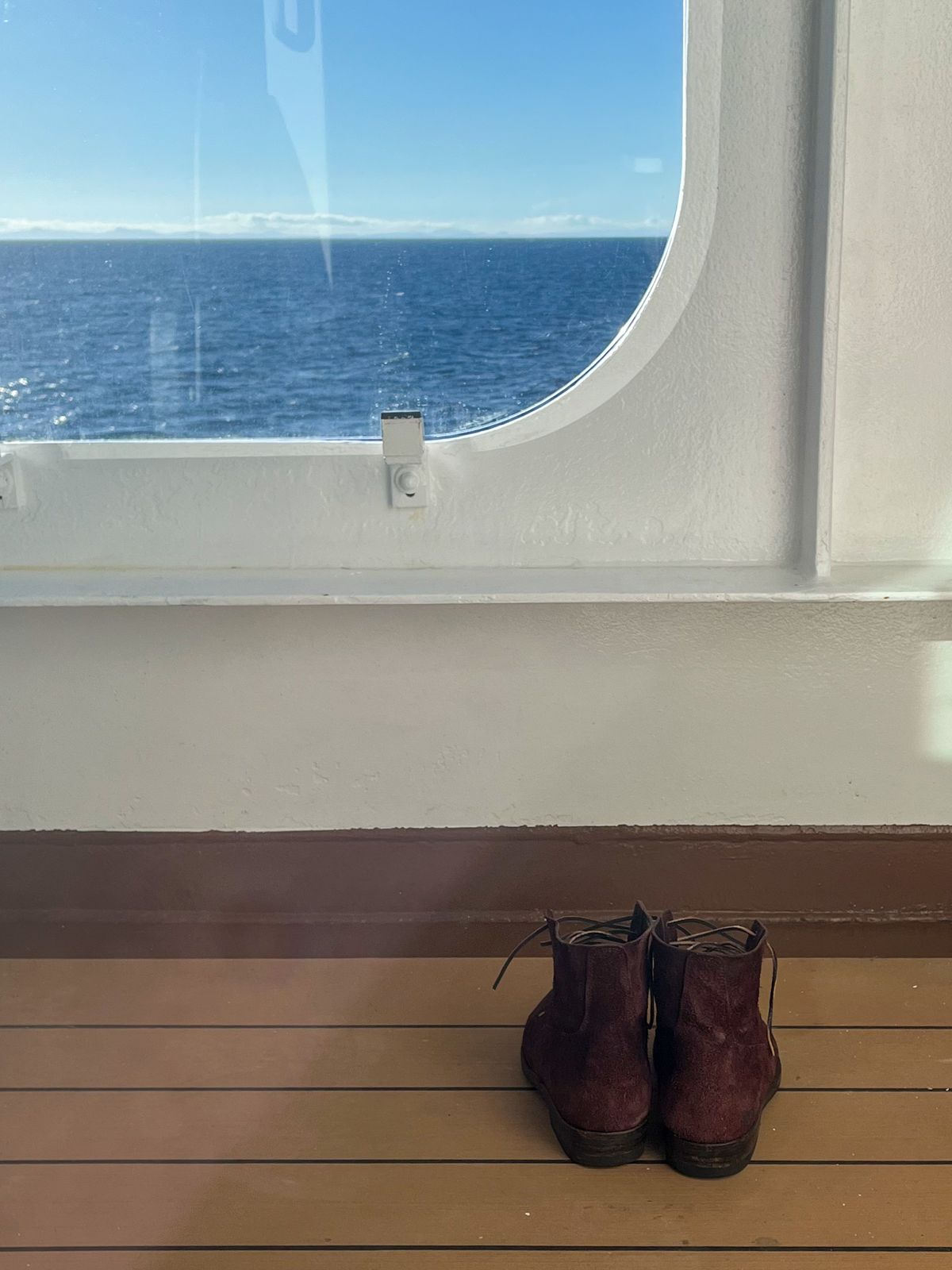 Photo by boootlicker on December 3, 2023 of the NF Bootmaker Fritz Boot in J&FJ Baker Australian Nut Panel Hide Roughout.
