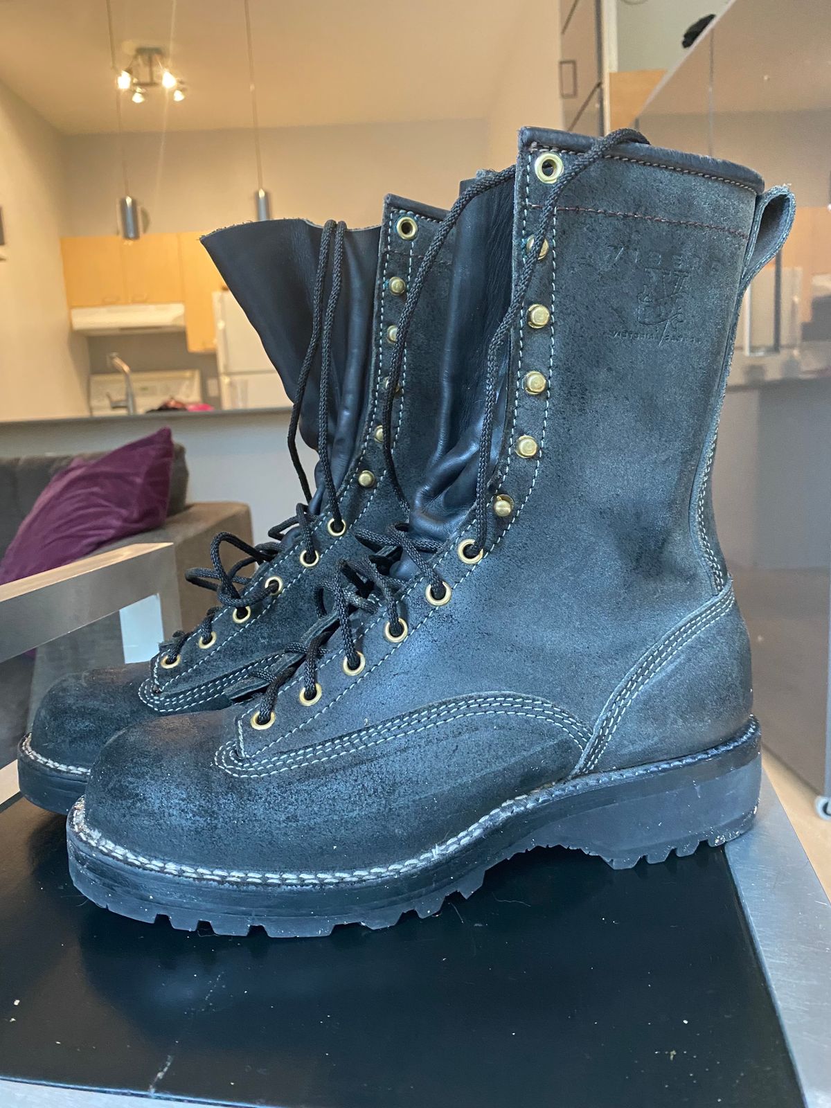Photo by chrisx on November 3, 2023 of the Viberg Rigger in Unknown Leather.