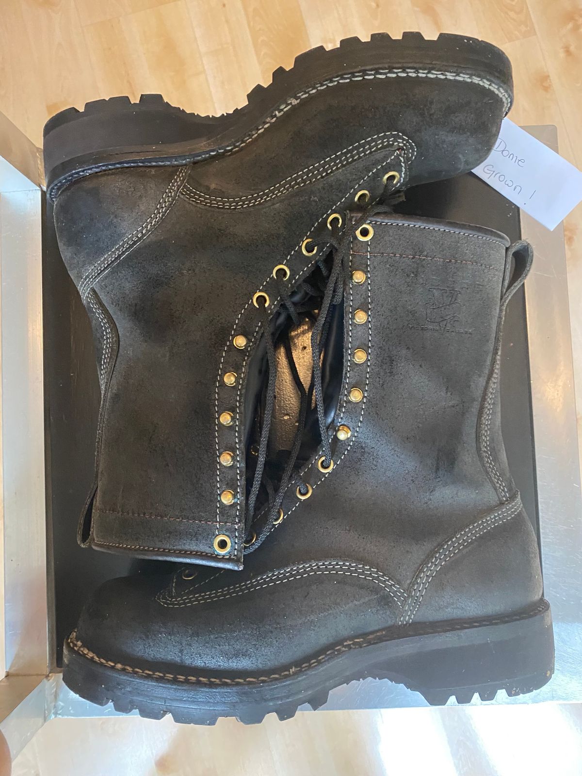 Photo by chrisx on November 3, 2023 of the Viberg Rigger in Unknown Leather.