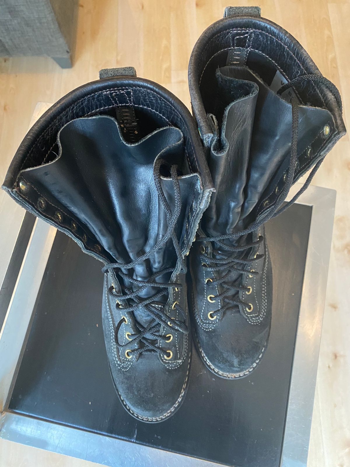Photo by chrisx on November 3, 2023 of the Viberg Rigger in Unknown Leather.