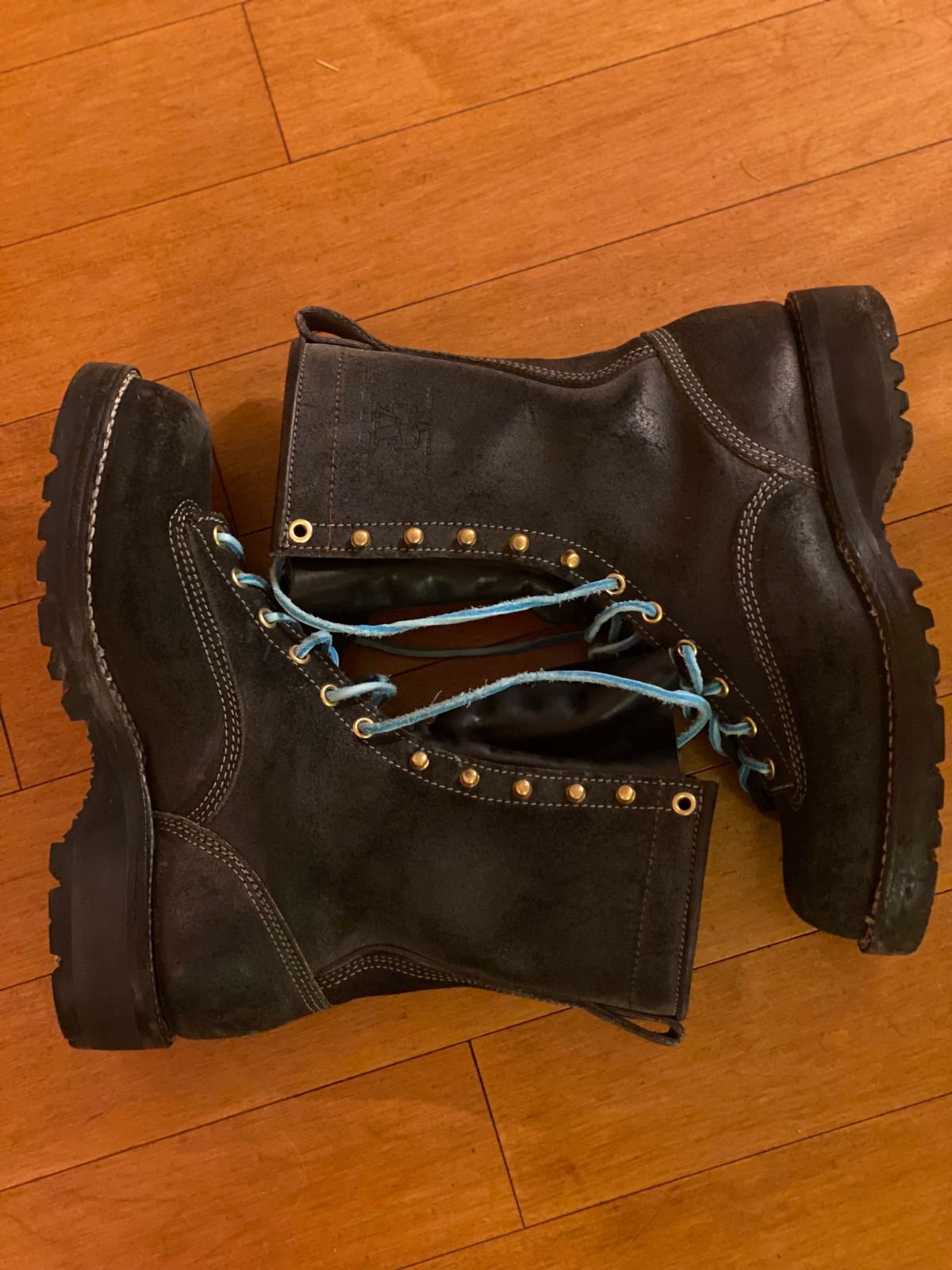 Photo by chrisx on January 4, 2024 of the Viberg Rigger in Unknown Leather.