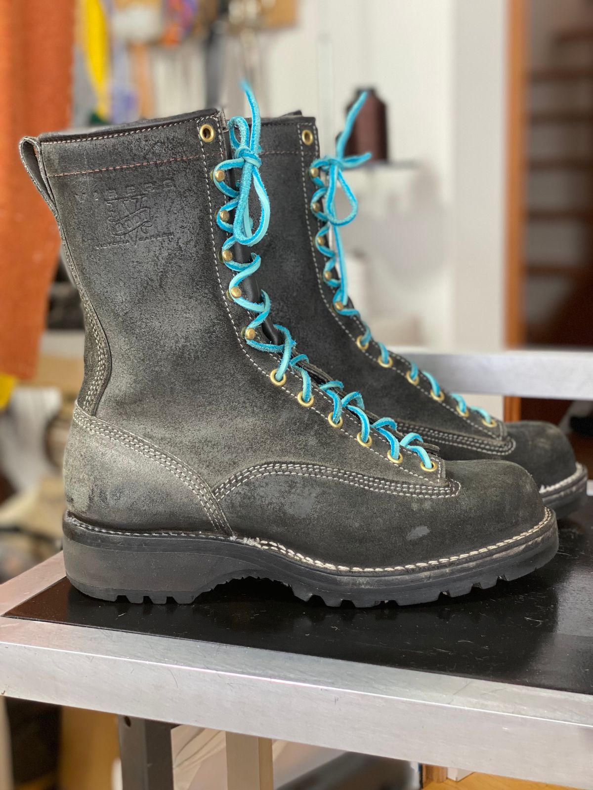 Photo by chrisx on April 3, 2024 of the Viberg Rigger in Unknown Leather.