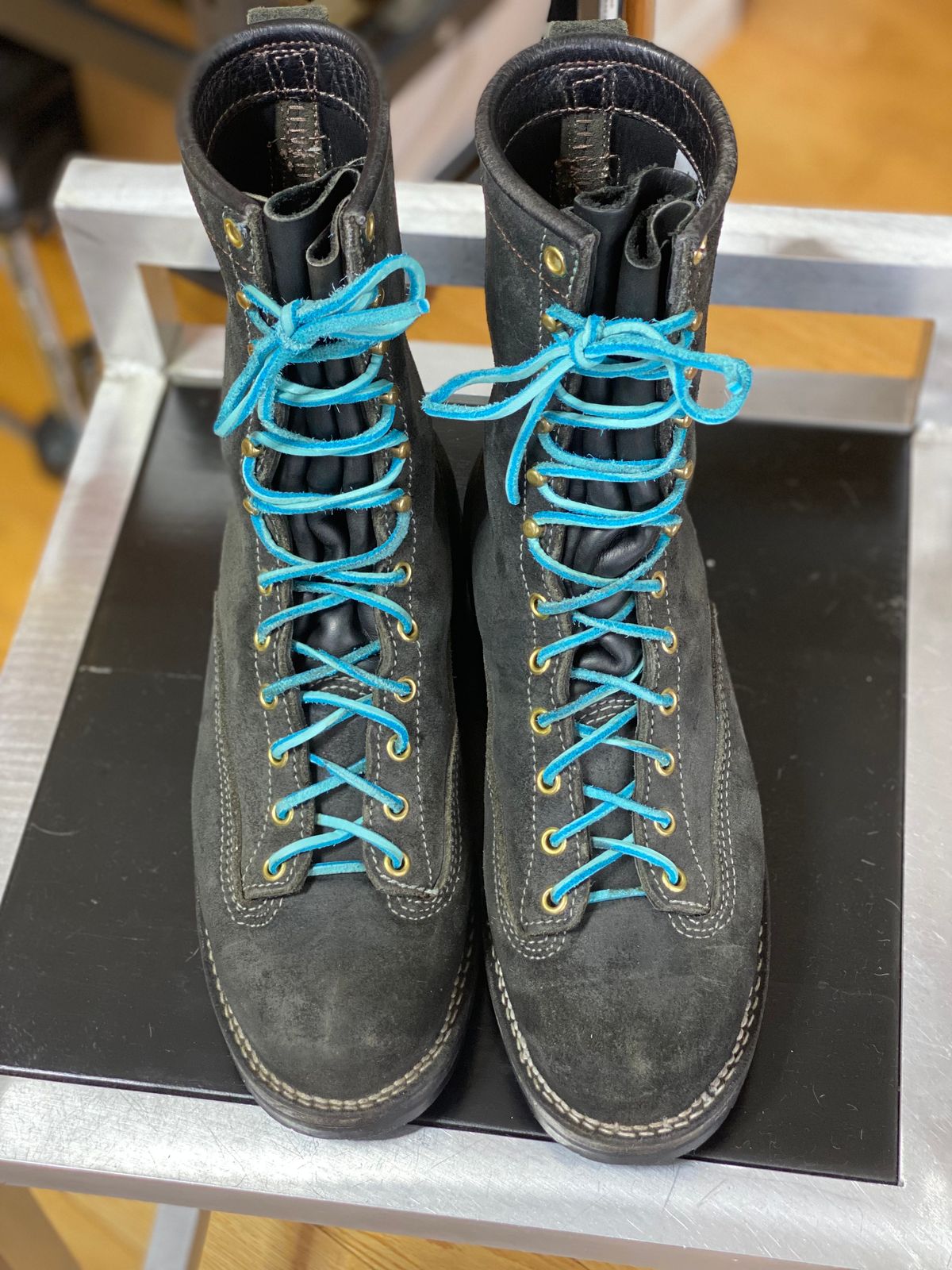 Photo by chrisx on April 3, 2024 of the Viberg Rigger in Unknown Leather.