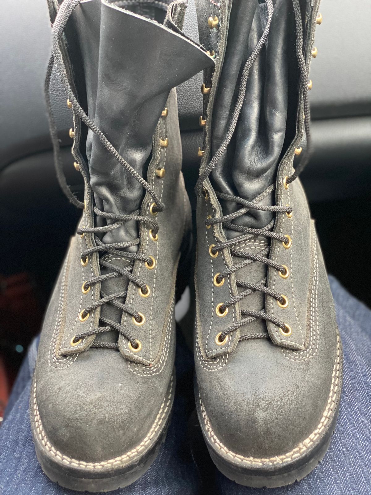 Photo by chrisx on October 4, 2023 of the Viberg Rigger in Unknown Leather.