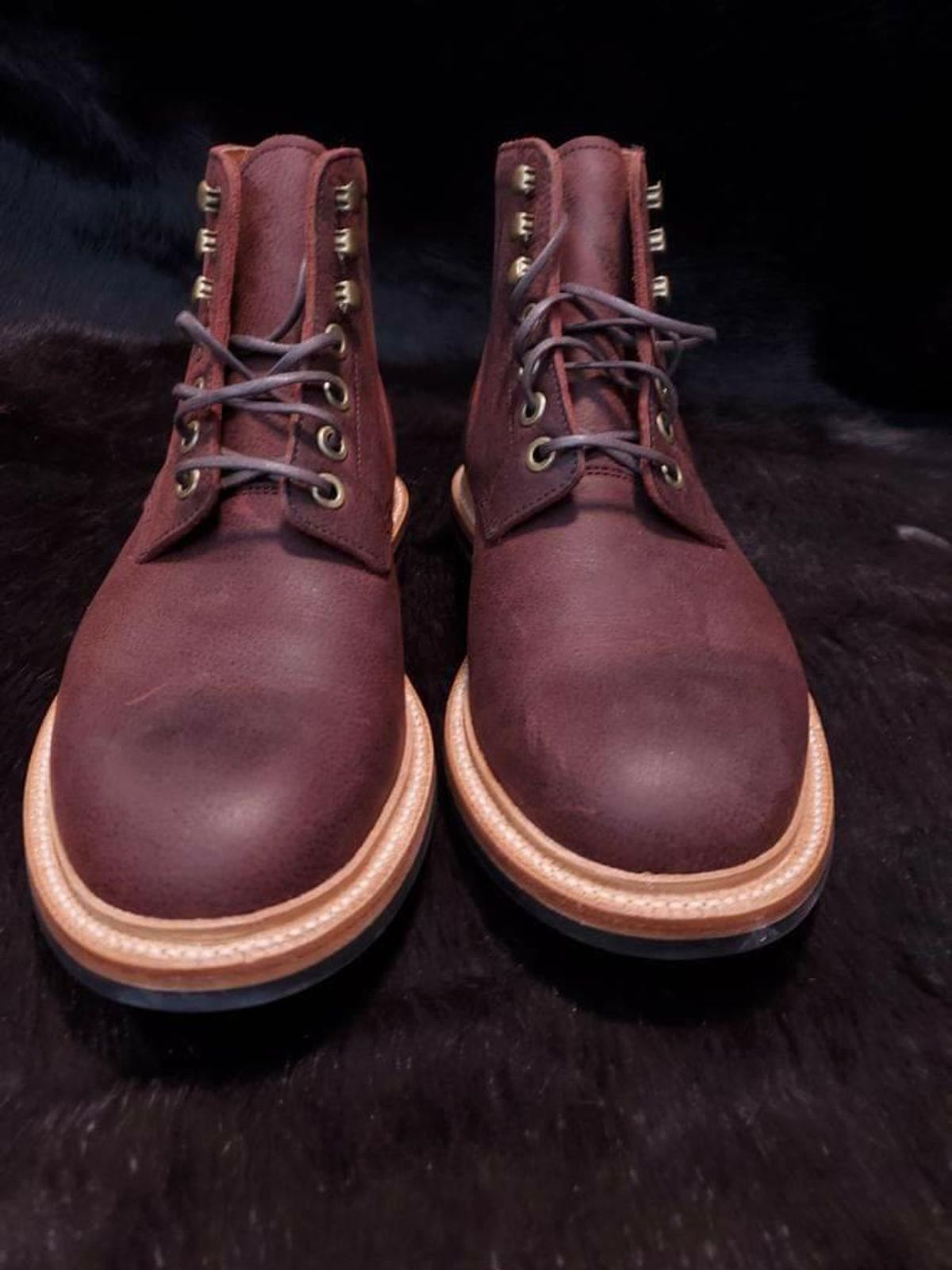 Photo by pablito on October 6, 2022 of the Grant Stone Brass Boot in C.F. Stead Dark Burgundy Classic Kudu.