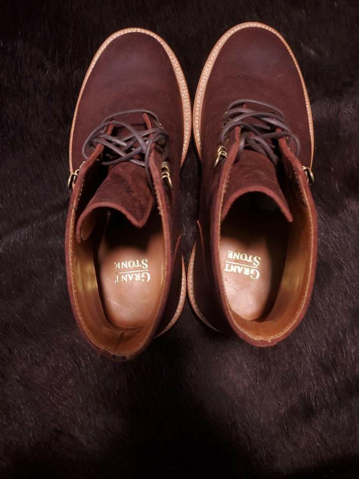 Photo by pablito on October 6, 2022 of the Grant Stone Brass Boot in C.F. Stead Dark Burgundy Classic Kudu.