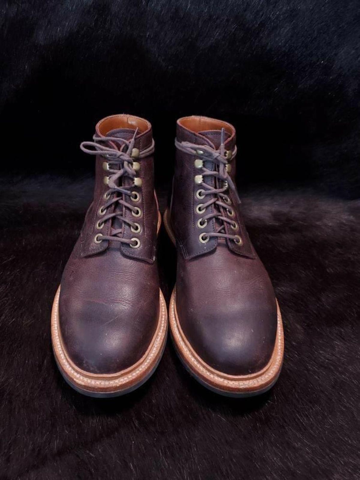 Photo by pablito on November 6, 2022 of the Grant Stone Brass Boot in C.F. Stead Dark Burgundy Classic Kudu.