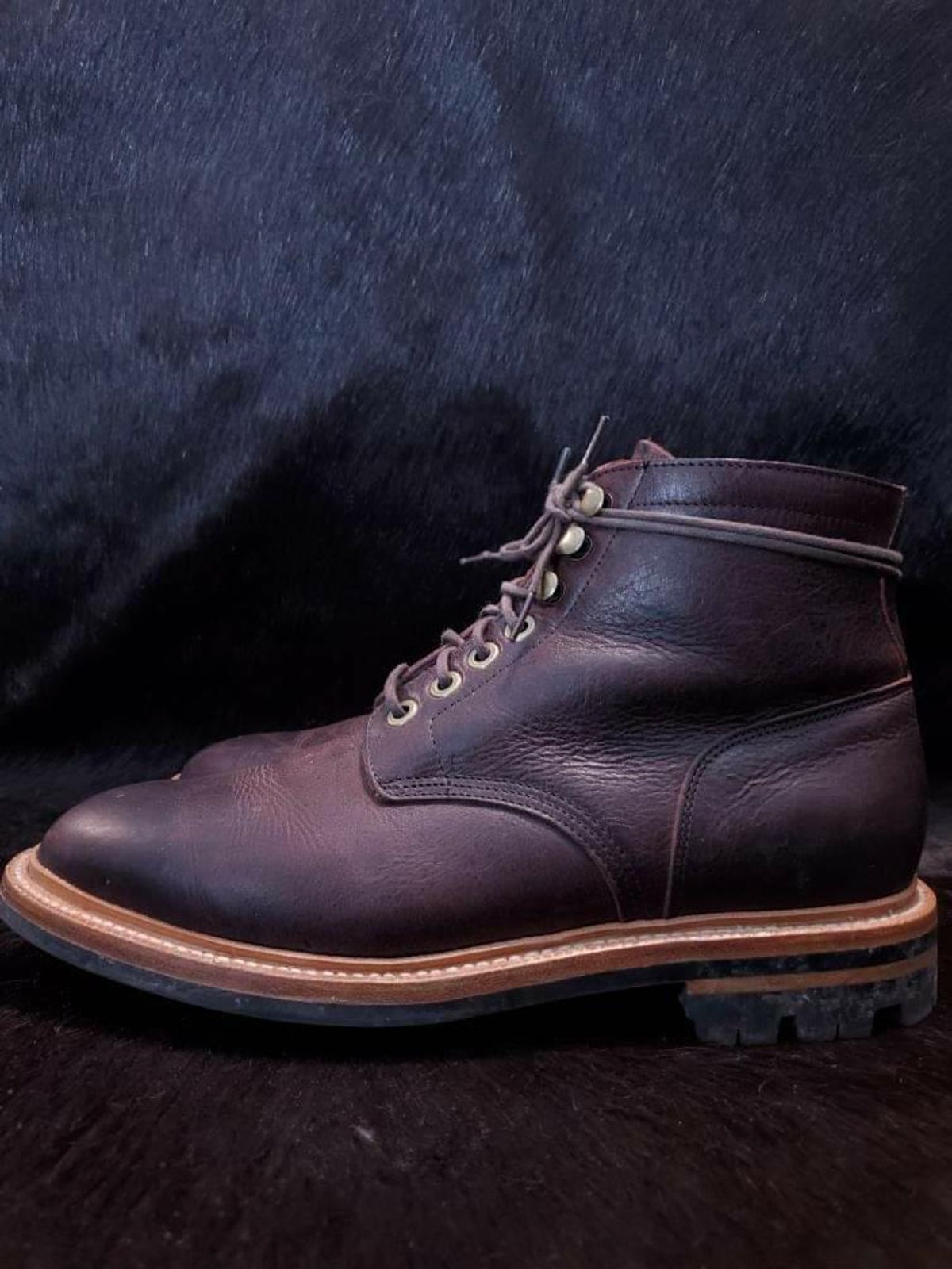 Photo by pablito on November 6, 2022 of the Grant Stone Brass Boot in C.F. Stead Dark Burgundy Classic Kudu.