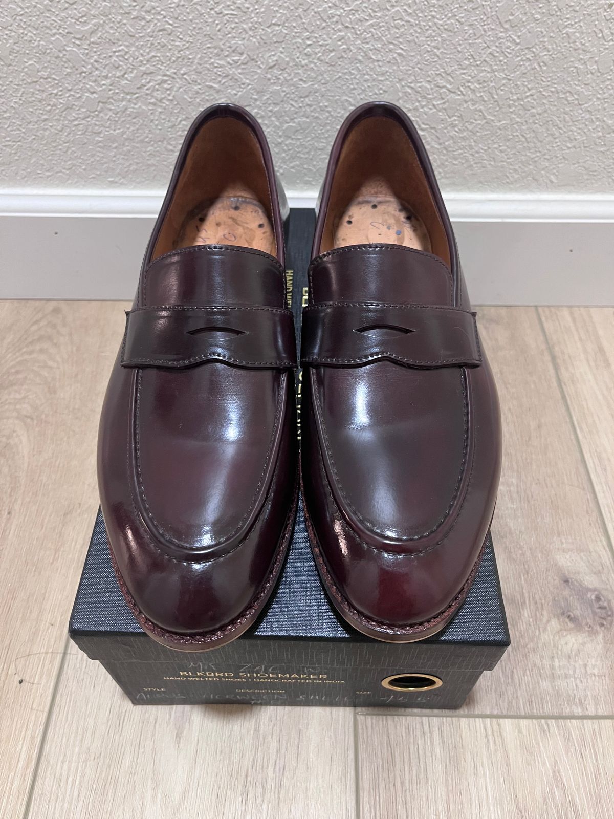 Photo by selvedge_and_welted on August 10, 2023 of the Blkbrd Shoemaker Aurus in Horween Color 8 Shell Cordovan.