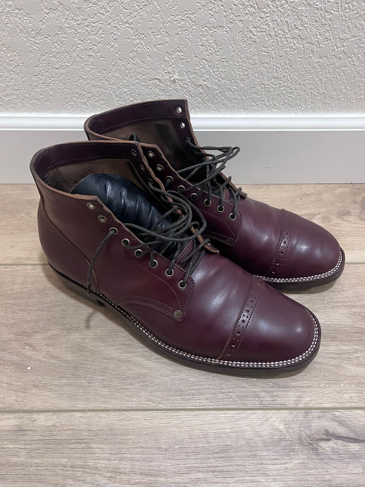 Photo by selvedge_and_welted on April 22, 2023 of the NF Bootmaker Type I in Horween Bordeaux Workshoe Butt.