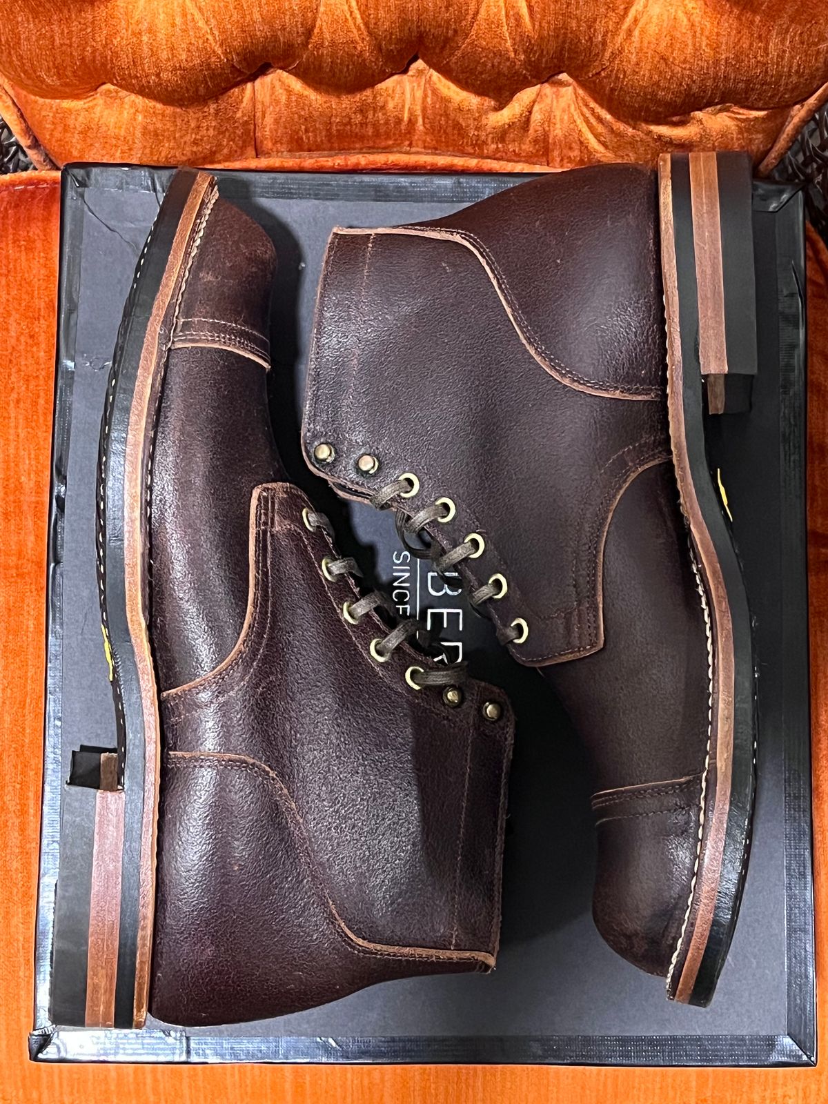 Photo by selvedge_and_welted on October 1, 2023 of the Viberg Service Boot in Horween Brown Waxed Flesh.