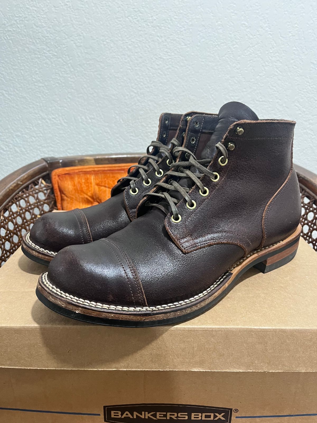 Photo by selvedge_and_welted on November 3, 2023 of the Viberg Service Boot in Horween Brown Waxed Flesh.