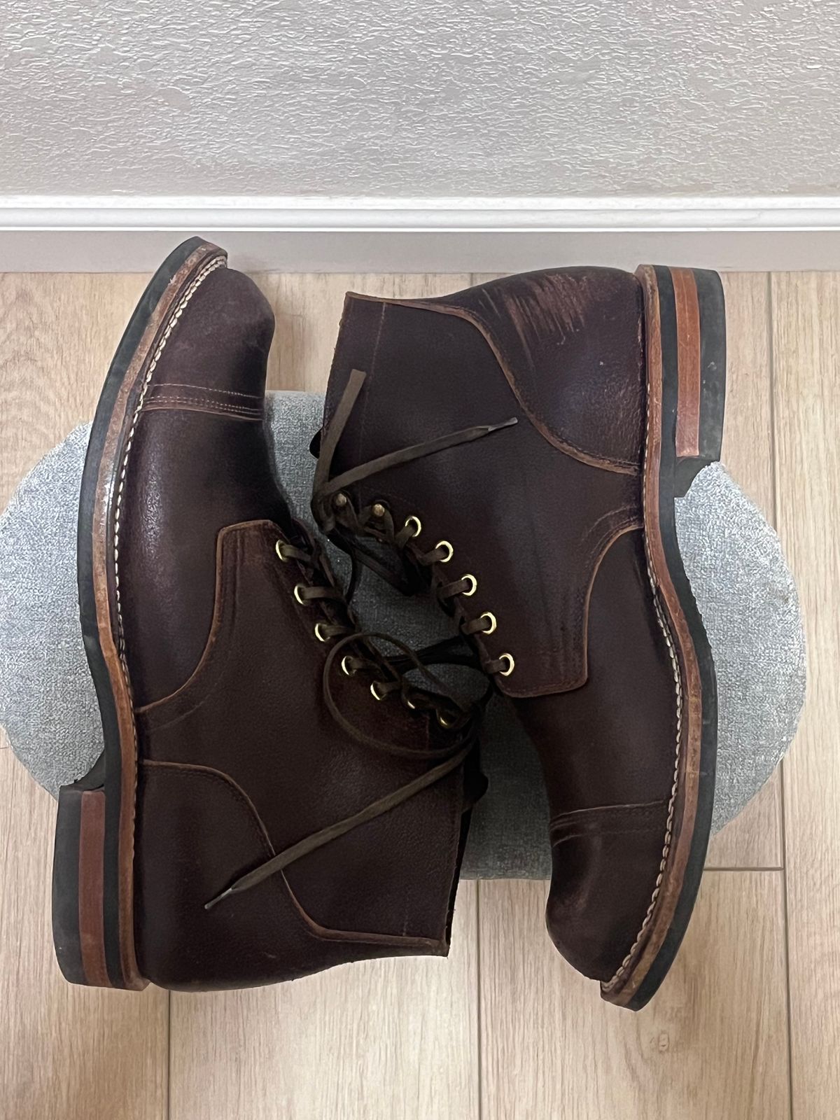 Photo by selvedge_and_welted on December 3, 2023 of the Viberg Service Boot in Horween Brown Waxed Flesh.