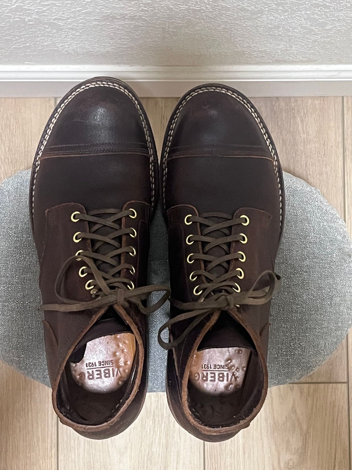 Photo by selvedge_and_welted on December 3, 2023 of the Viberg Service Boot in Horween Brown Waxed Flesh.