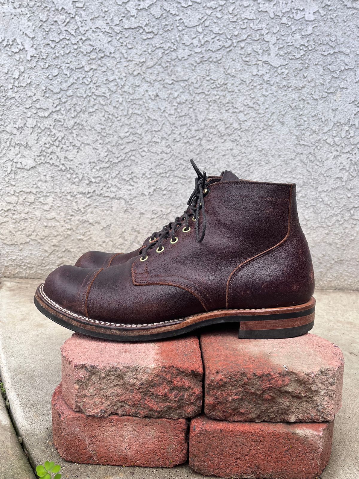 Photo by selvedge_and_welted on February 1, 2024 of the Viberg Service Boot in Horween Brown Waxed Flesh.