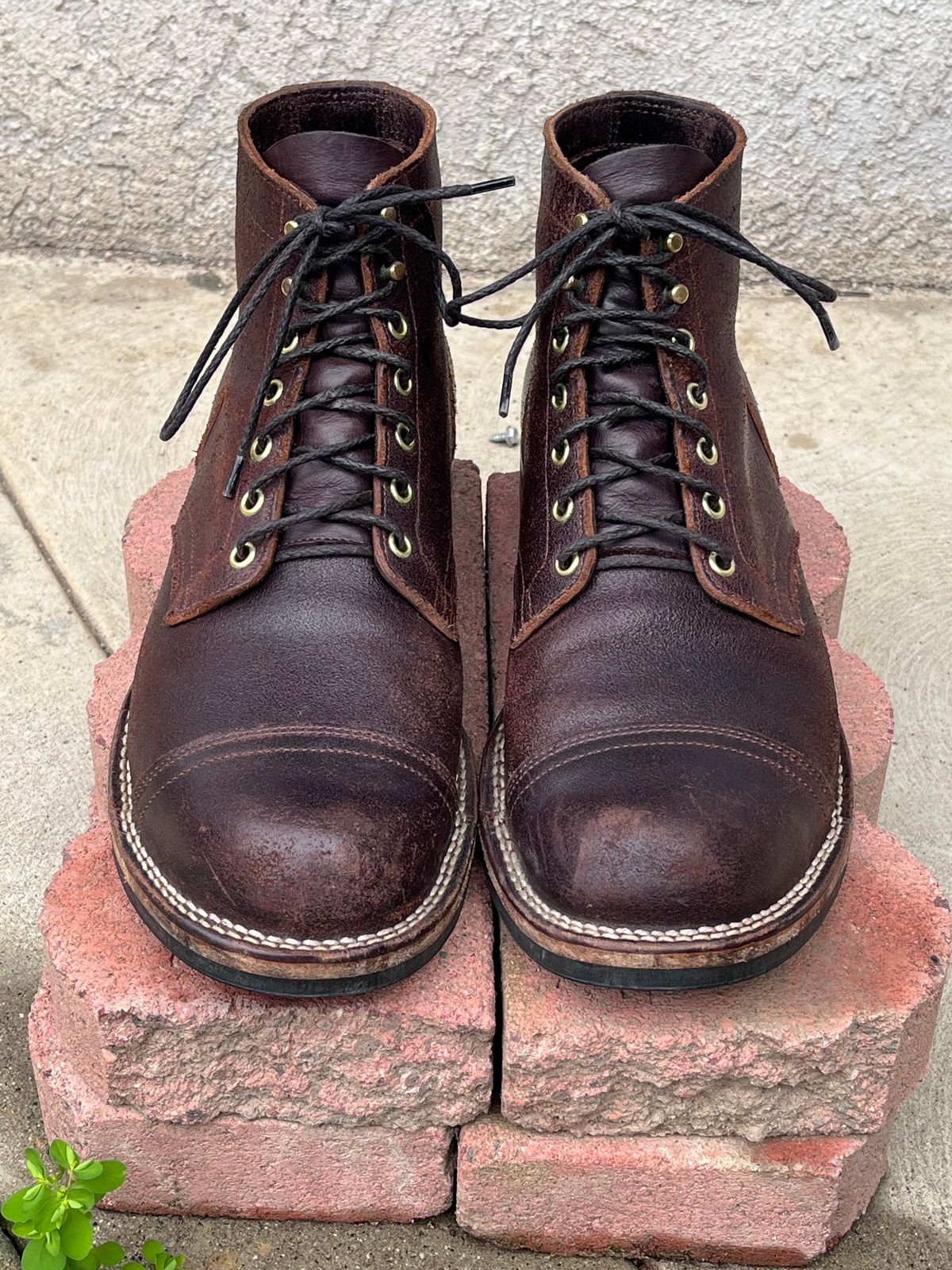 Photo by selvedge_and_welted on March 1, 2024 of the Viberg Service Boot in Horween Brown Waxed Flesh.