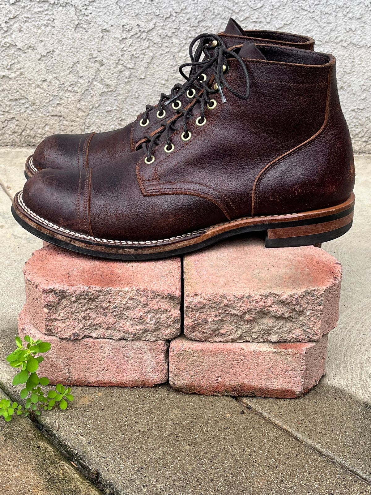 Photo by selvedge_and_welted on March 1, 2024 of the Viberg Service Boot in Horween Brown Waxed Flesh.